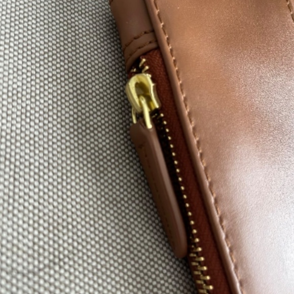 Radley London Crossbody Bag - Picture 3 of 5